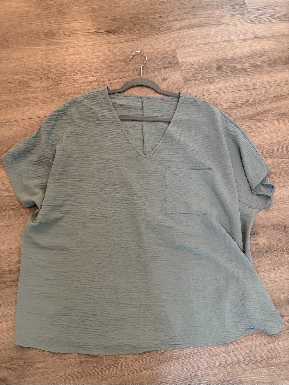 Women’s V-Neck Short Sleeve Pocket Top - Sage Green